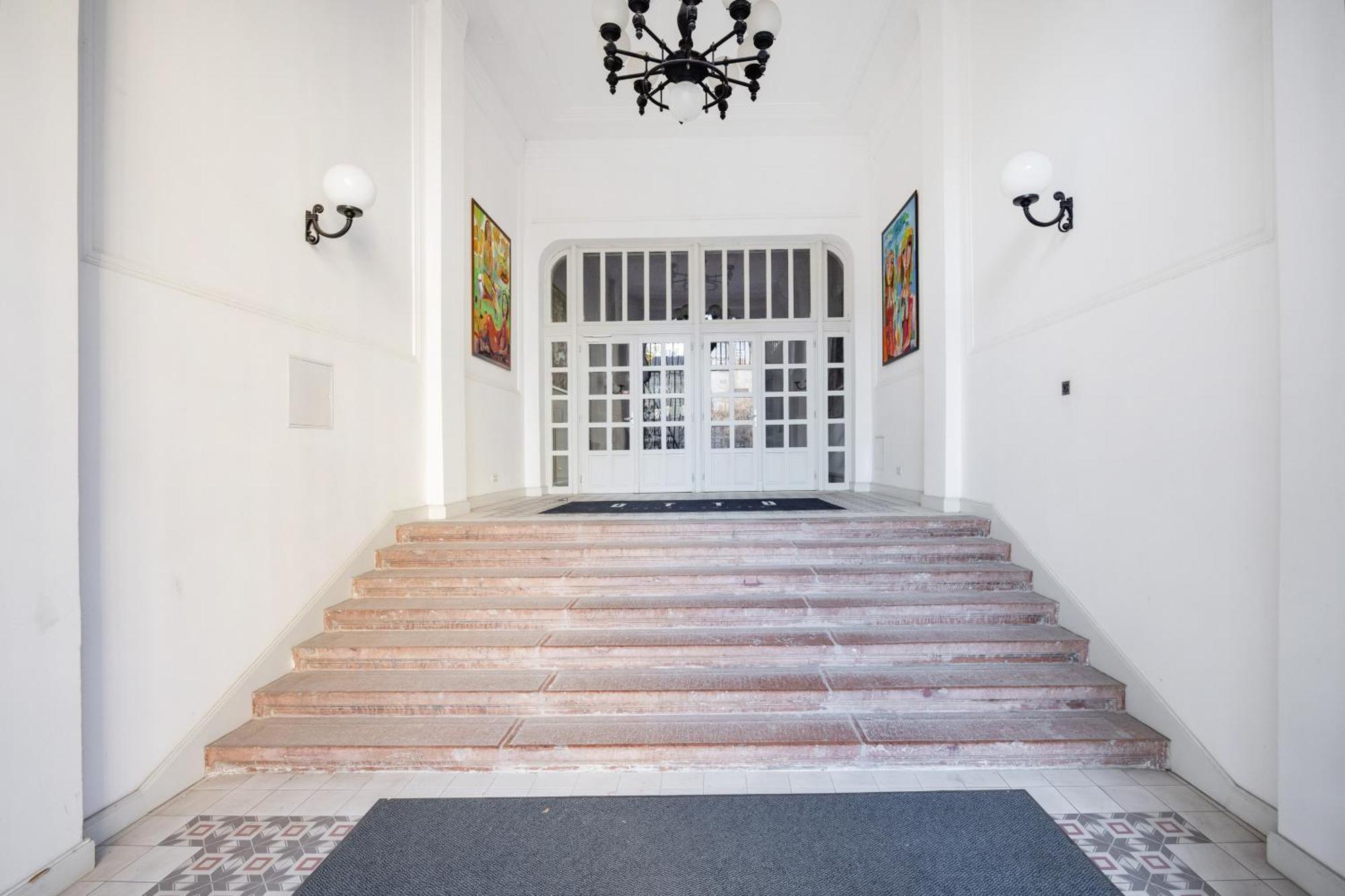 Zoya Luxury Residence บูดาเปสต์ ภายนอก รูปภาพ Entrance to the museum